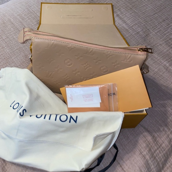 *SOLD*LV Coussin - Picture 12 of 13